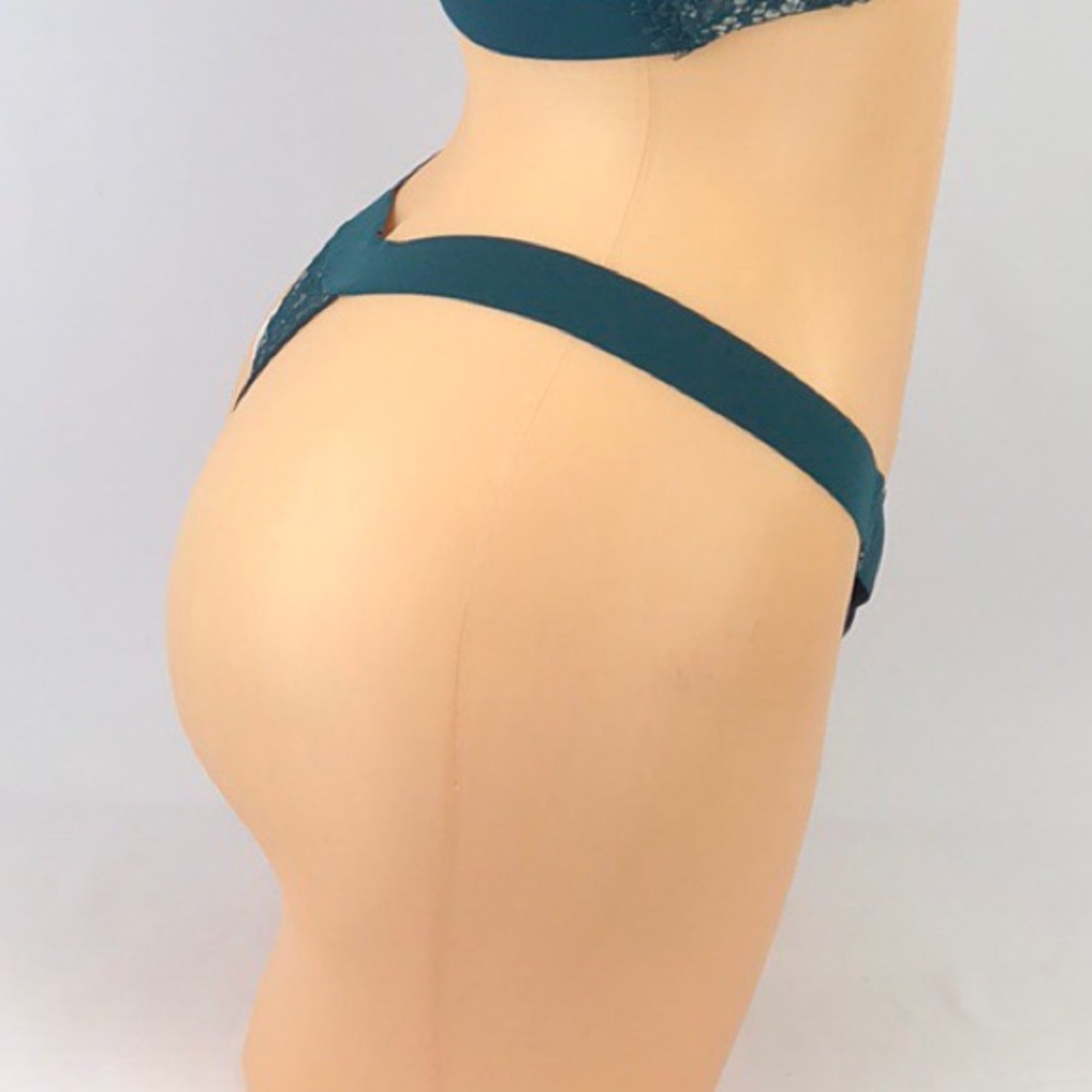 β
ππ Victoriaβs Secret elastic thong panty - Picture 2 of 6